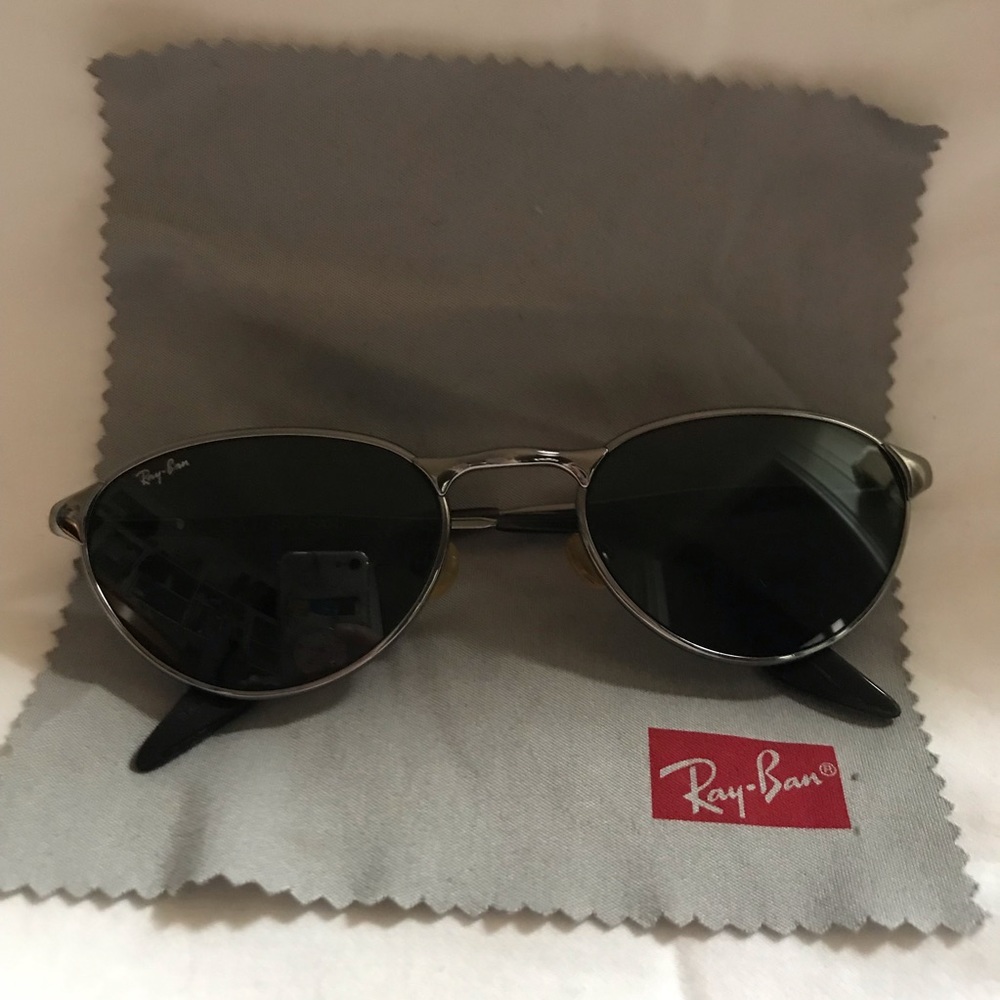 RAY-BAN Vintage Cat Eye Sunglasses from 80-90s